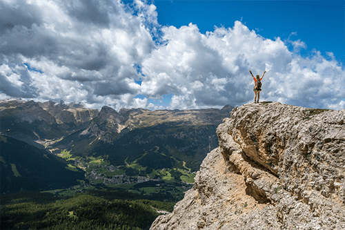 An employee exploring nature to improve herself