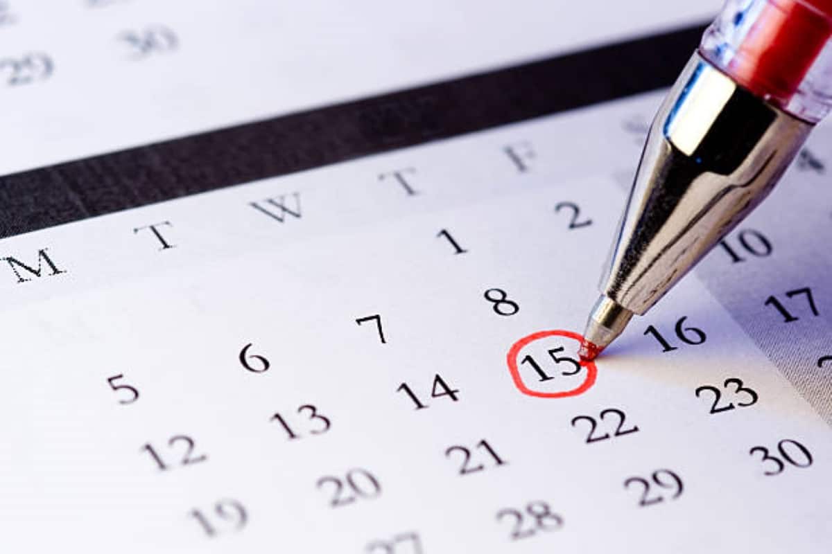 Calendar marked for payroll schedule