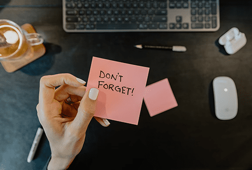 Sticky note with a timesheet reminder 